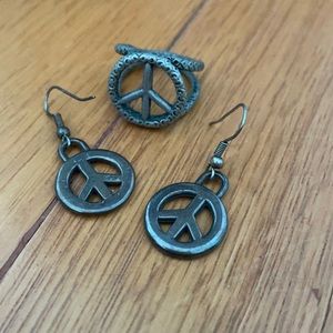 5/15 🌸 Bundle of peace sign jewelry